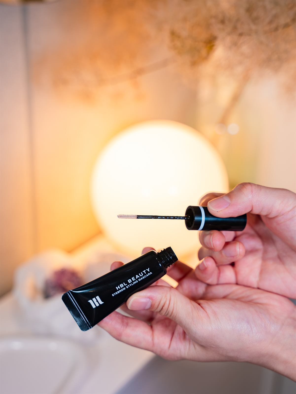 HBL BEAUTY アイブロウマスカラ 商品カット